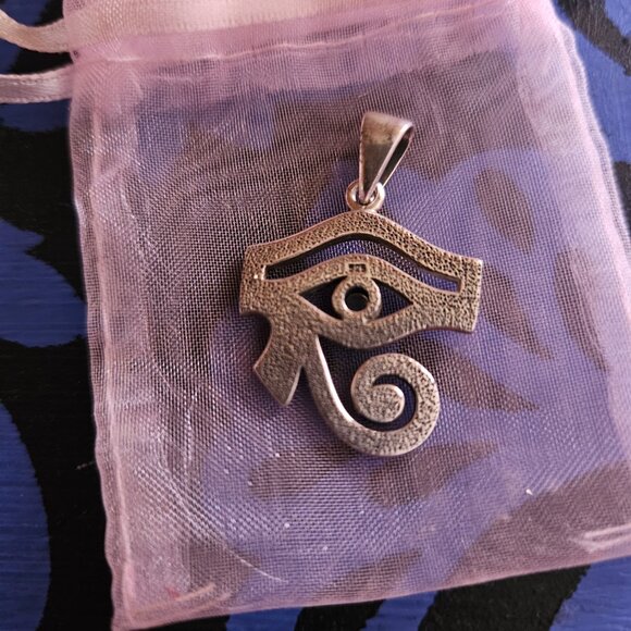 EYE OF HORUS - Sterling Silver Moonstone Pendant - Picture 5 of 6